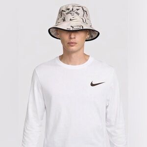 Nike Sportswear Club Long-Sleeve T-Shirt White & Nike Camo Army Bucket Hat